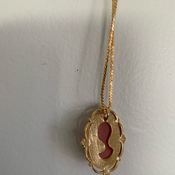 New vintage coral Cameo Pendant Necklace Right-facing - Picture 13 of 13